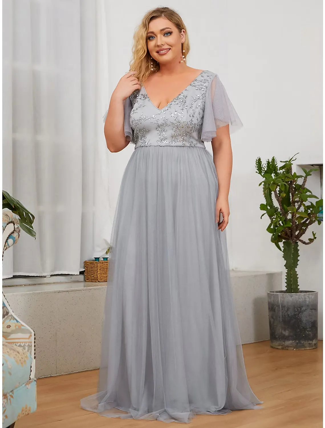 A-Line Bridesmaid Dress Plunging Neck Short Sleeve Plus Size Floor Length Tulle / Sequined with Sequin