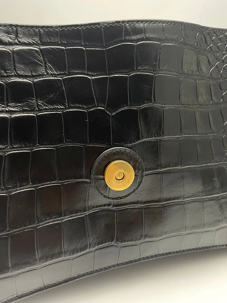 Crush Medium Chain Bag Croc Embossed in Black