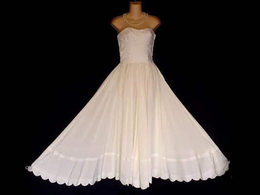 *VINTAGE GORGEOUS FLOWER PETAL GRAND SWEEP TAFFETA EVENING GOWN WITH METAL ZIPPER